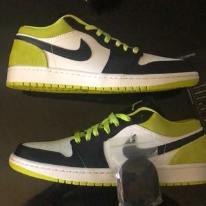 ☄️sold☄️Nike Air Jordan 1 low “Cyber”